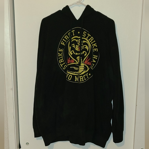 Torrid Bioworld Cobra Kai Pullover hoodie women's sz 4 4XL GUC - Picture 1 of 4